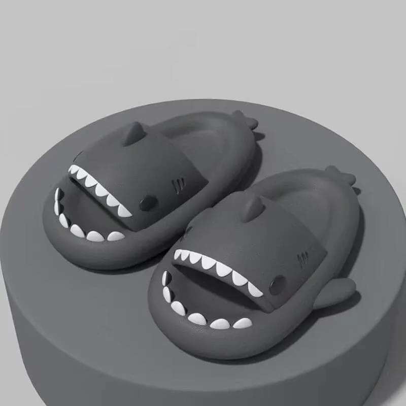 High Quality Slippers Women's Fashion Slippers Solid Color Casual Home Shoes Anti Slip Shoes Men's Beach Shark Slippers 36-45